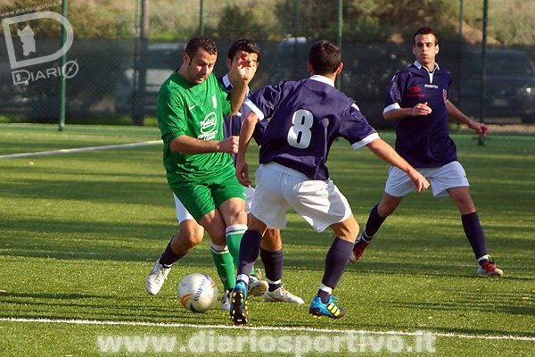 Cristiano Lai cerca di superare Monni